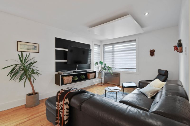 5042 Av. Jeanne-d'Arc, Montreal, QC