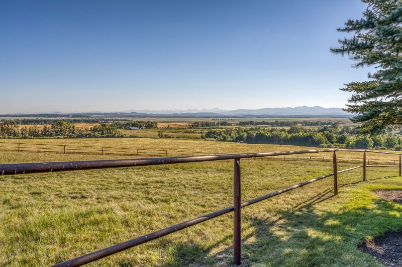 43062 Township Road 250, Calgary, AB
