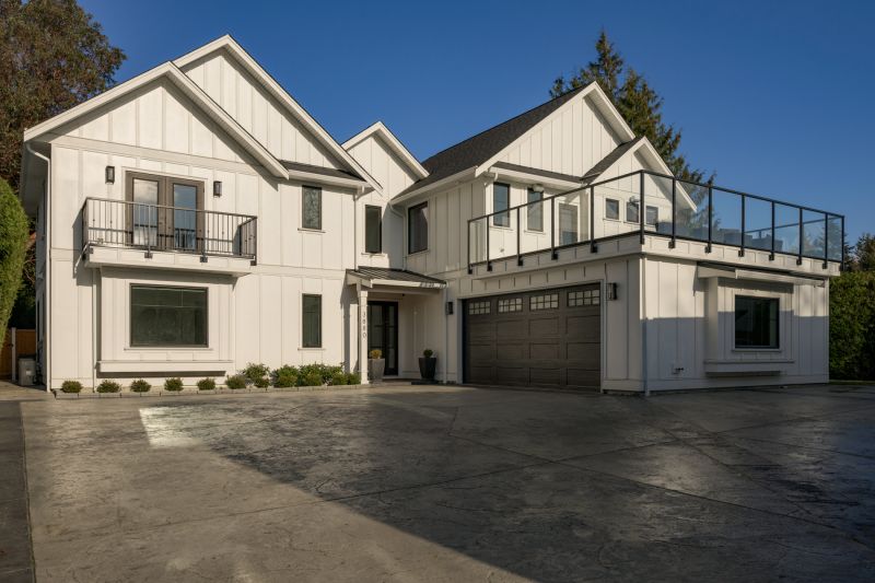 3880 Cadboro Bay Rd, Victoria, BC