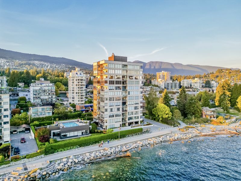 111 18th Street, West Vancouver, BC