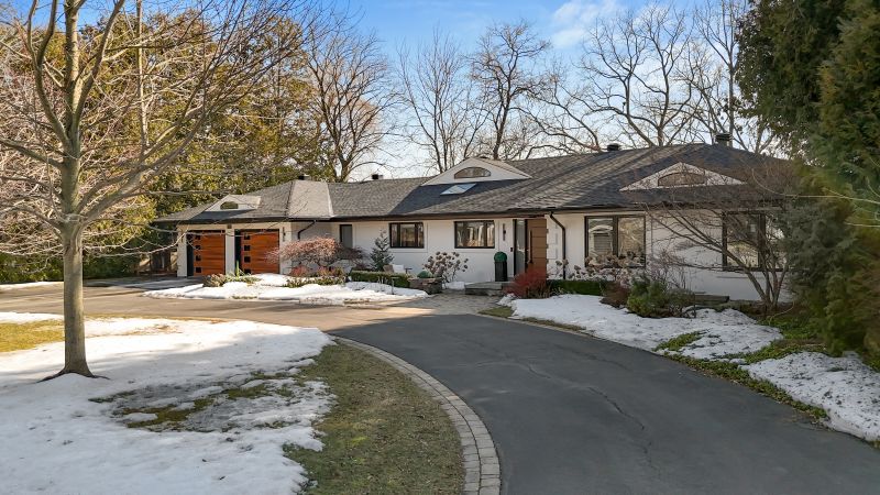 820 Glenwood Avenue, Burlington, ON