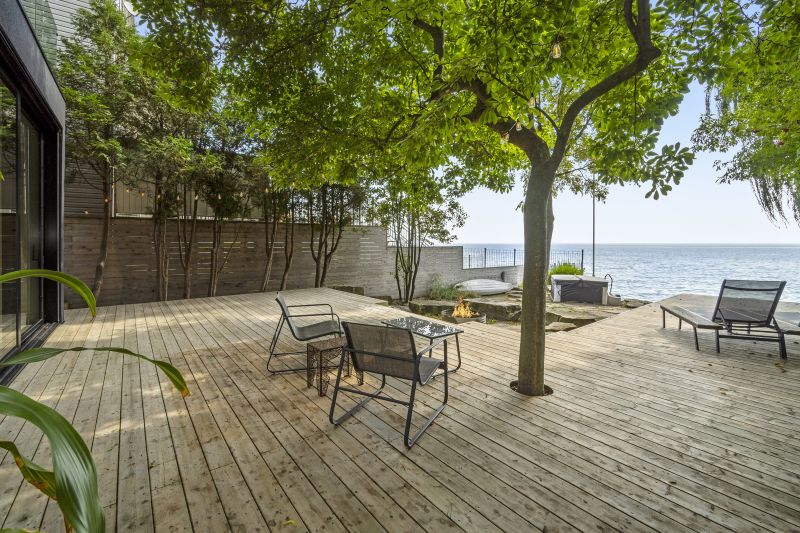 1 Lake Shore Drive, Toronto, ON