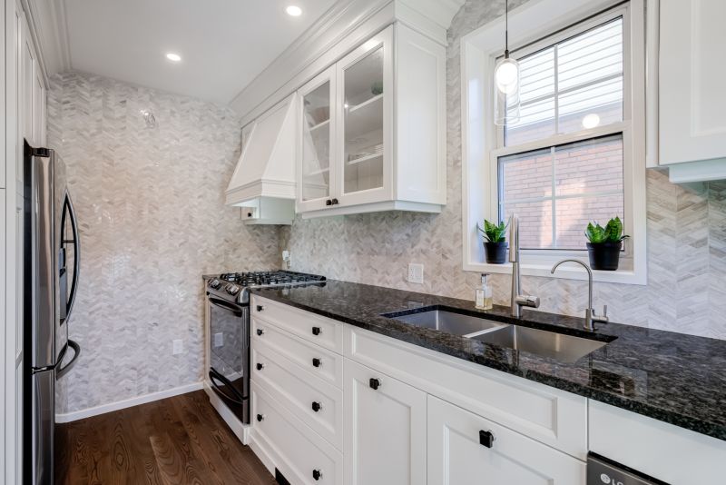 100 Kensington Avenue South, Hamilton, ON