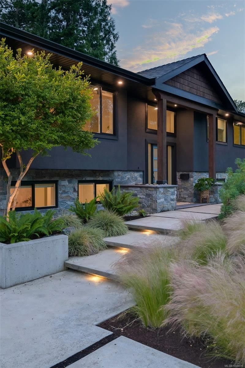 2091 Stonehewer Place, Victoria, BC