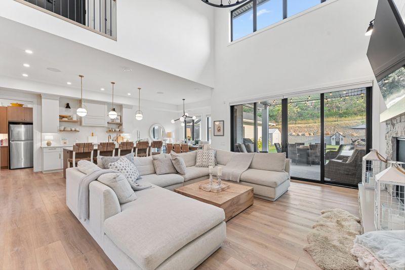 415 Hawk Hill Drive, Kelowna, BC