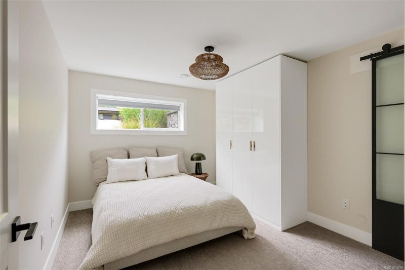 2091 Stonehewer Place, Victoria, BC
