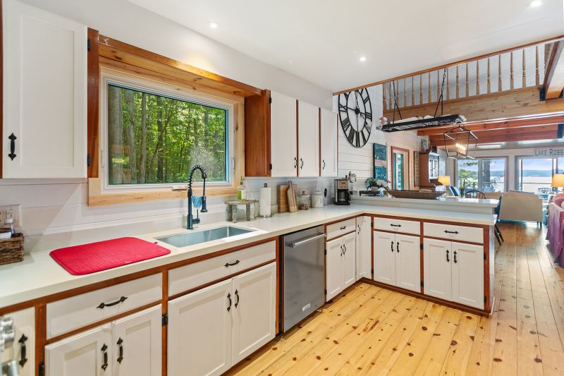 1214 Purdy Road, Windermere, ON
