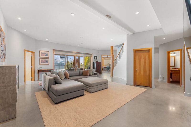 414 Okaview Road, Kelowna, BC