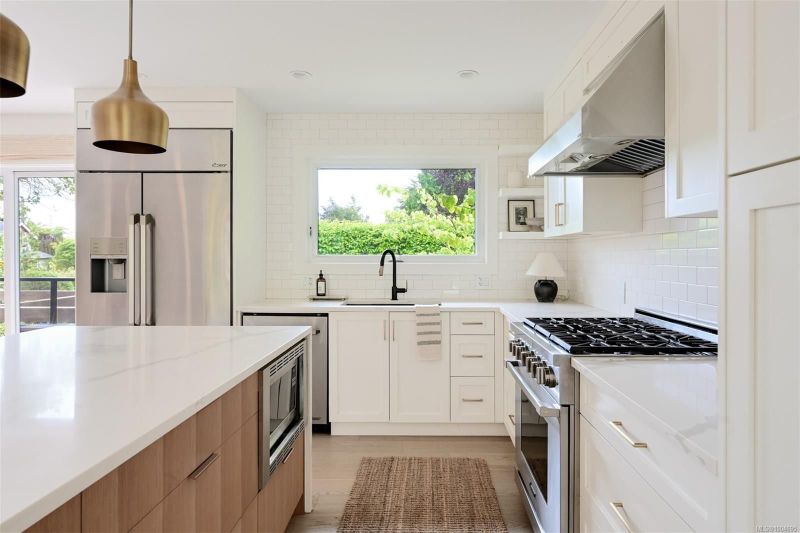 2091 Stonehewer Place, Victoria, BC