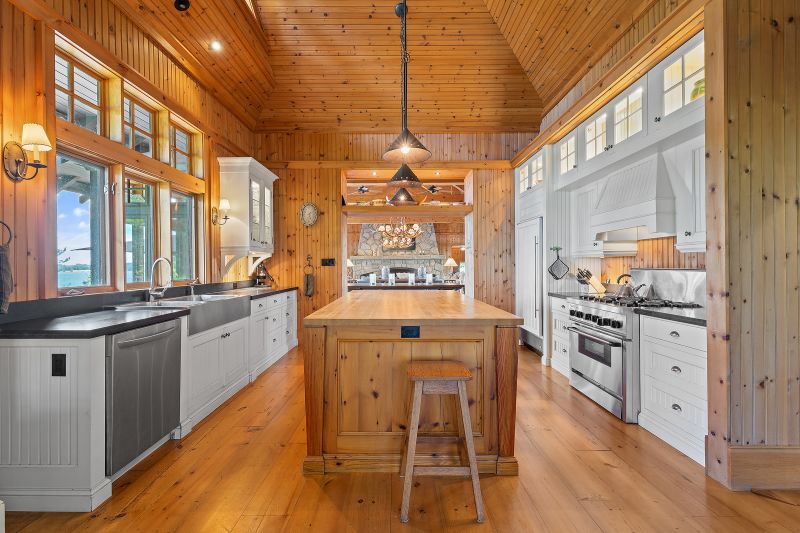 1 Onaway Island R21, Muskoka Lakes, ON