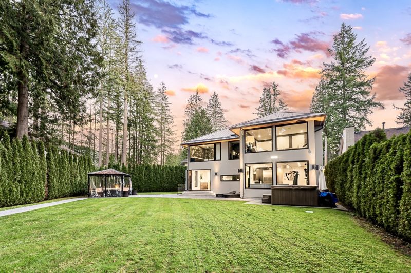 4577 Capilano Road, North Vancouver, BC, Canada, North Vancouver, BC
