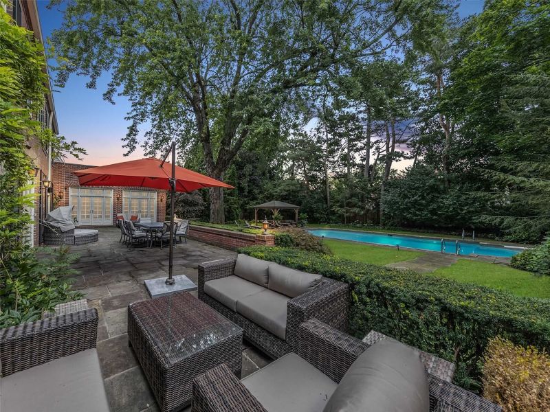 165 Teddington Park Avenue, Toronto, ON