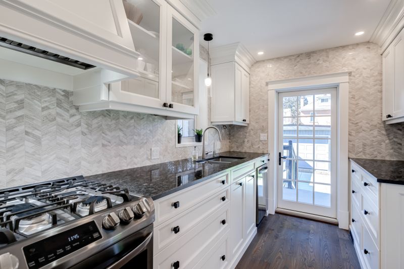100 Kensington Avenue South, Hamilton, ON