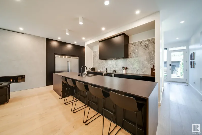 10226 146 St NW, Edmonton, AB