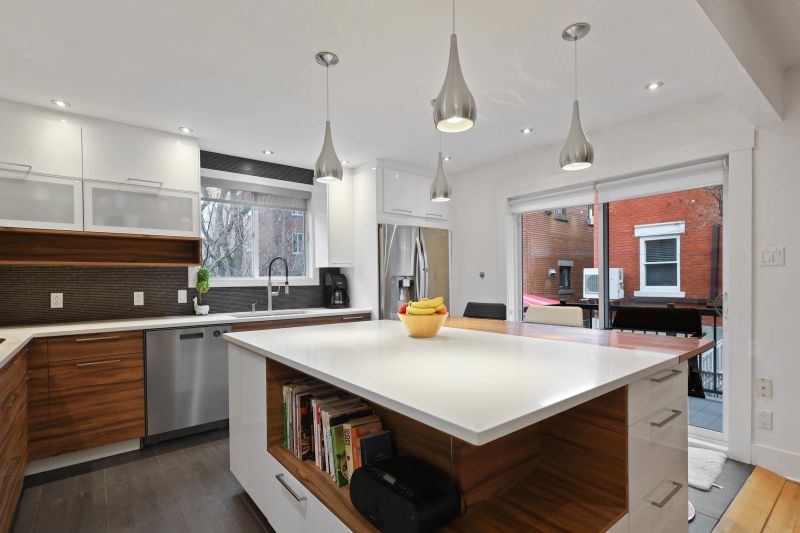 5042 Av. Jeanne-d'Arc, Montreal, QC