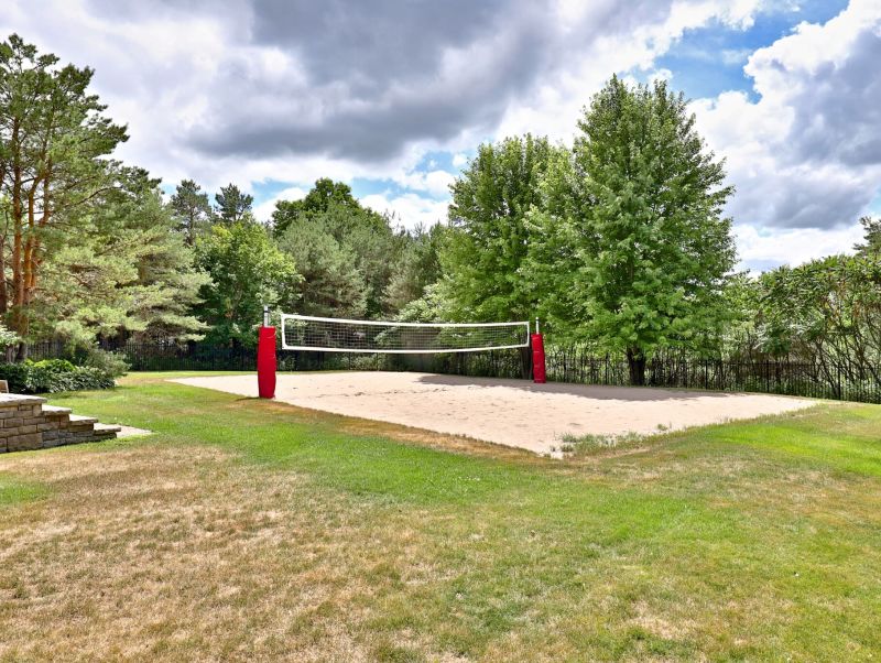 8 Sugarbush Lane, Uxbridge, ON