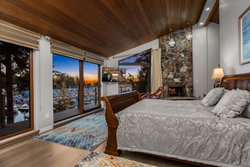 5797 Marine Drive, West Vancouver, BC