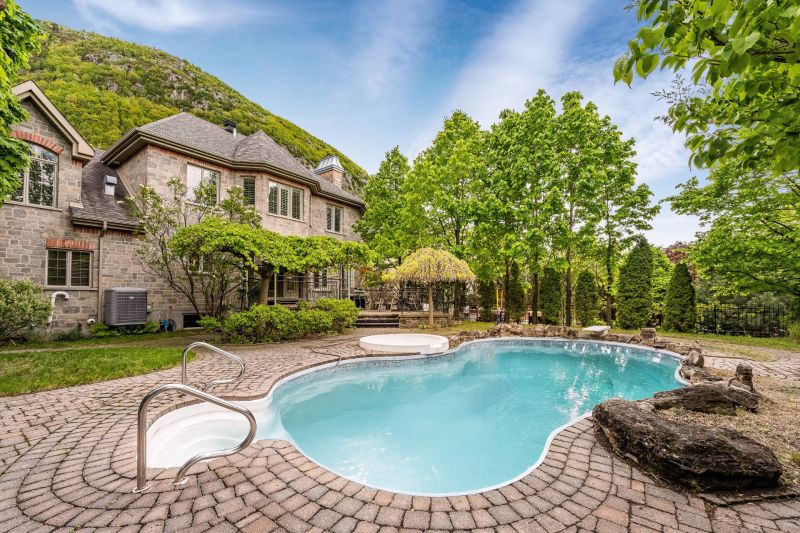 533 Rue des Falaises, Mont-Saint-Hilaire, QC