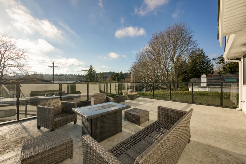 3880 Cadboro Bay Rd, Victoria, BC