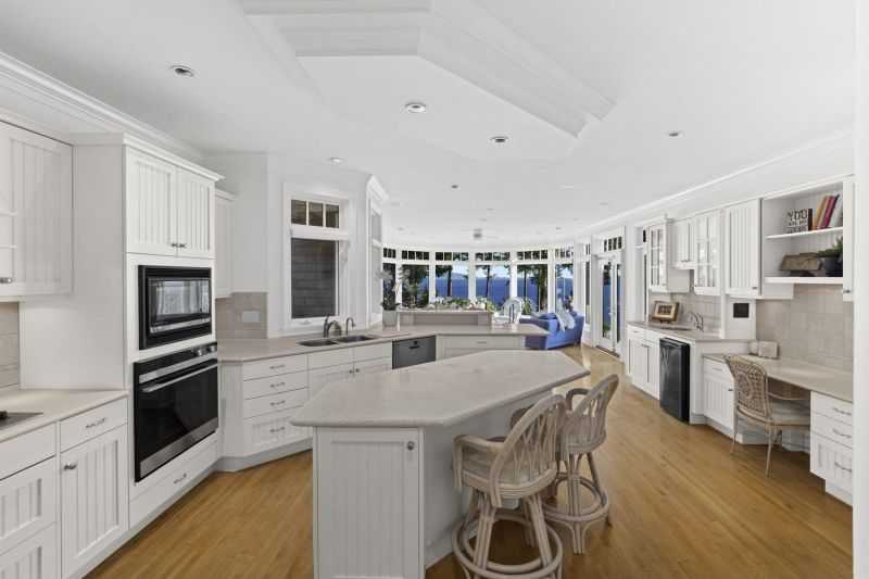 13520 13A Avenue, Surrey, BC, Canada, Surrey, BC