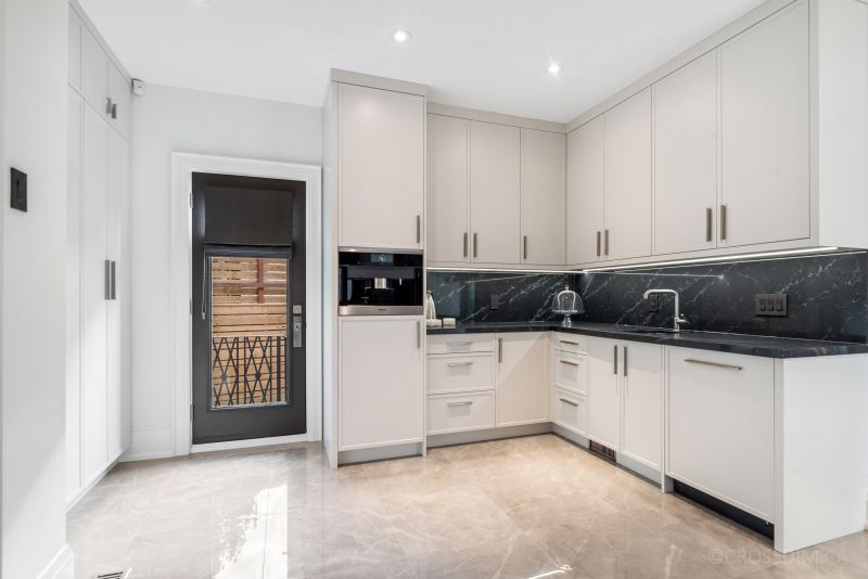 121 Forest Heights Blvd, Toronto, ON