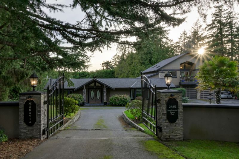 2625 Macdonald Drive East, Victoria, BC