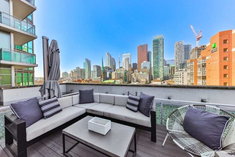 112 George Street #902, Toronto, ON