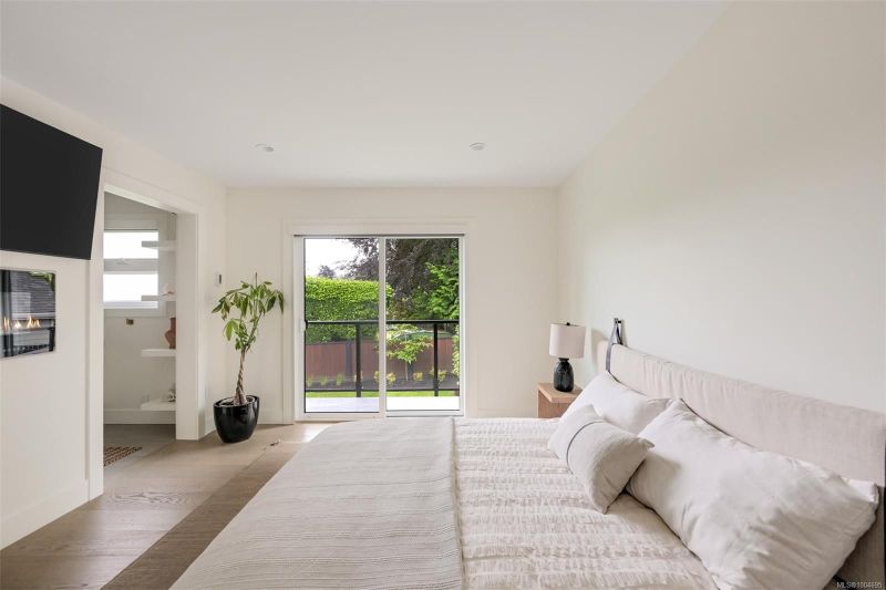 2091 Stonehewer Place, Victoria, BC
