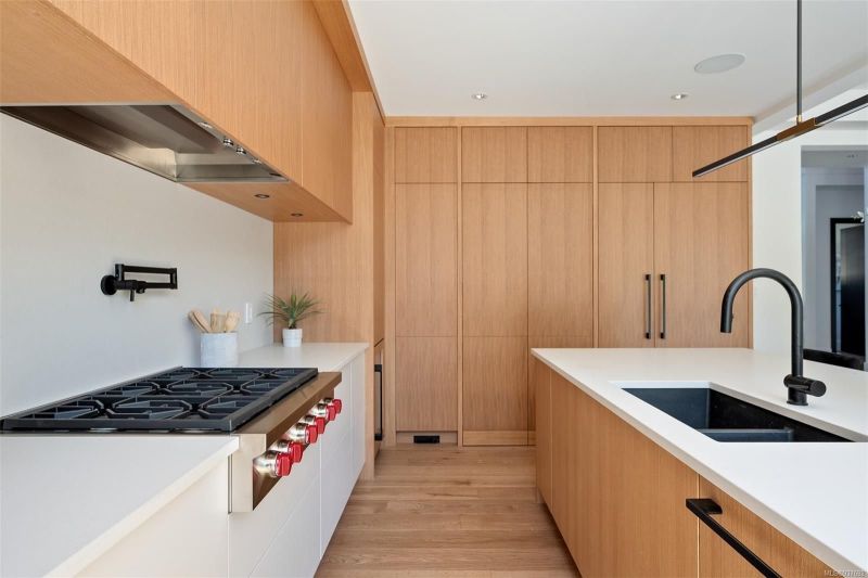 2651 Anscomb Place, Victoria, BC