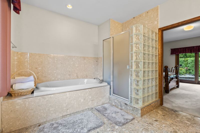 463 Carona Crescent, Kelowna, BC