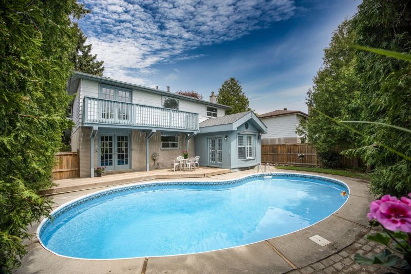 198 Romfield Circuit, Thornhill, ON