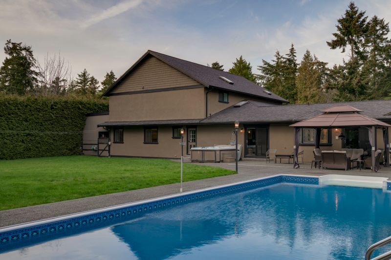2625 Macdonald Drive East, Victoria, BC
