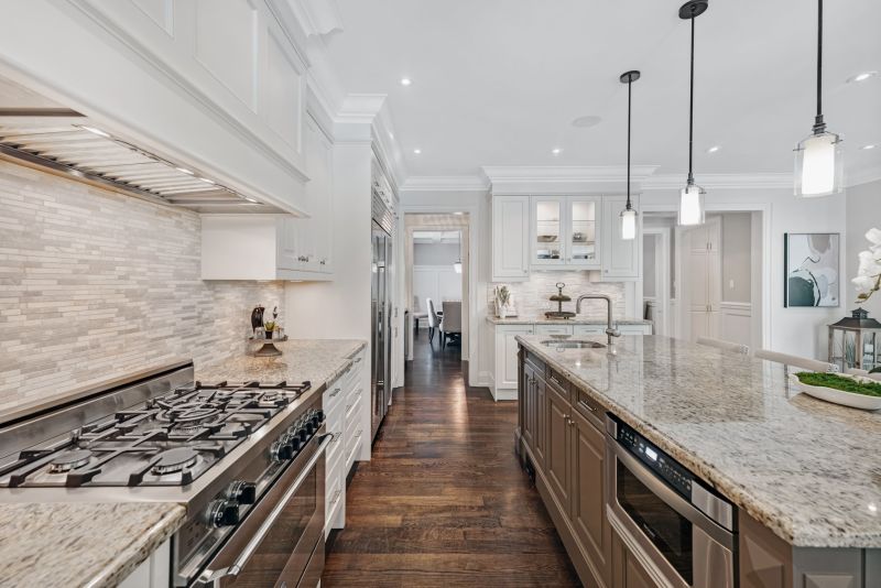 17 Wenonah Drive, Mississauga, ON