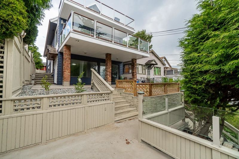 15667 Marine Drive, White Rock
