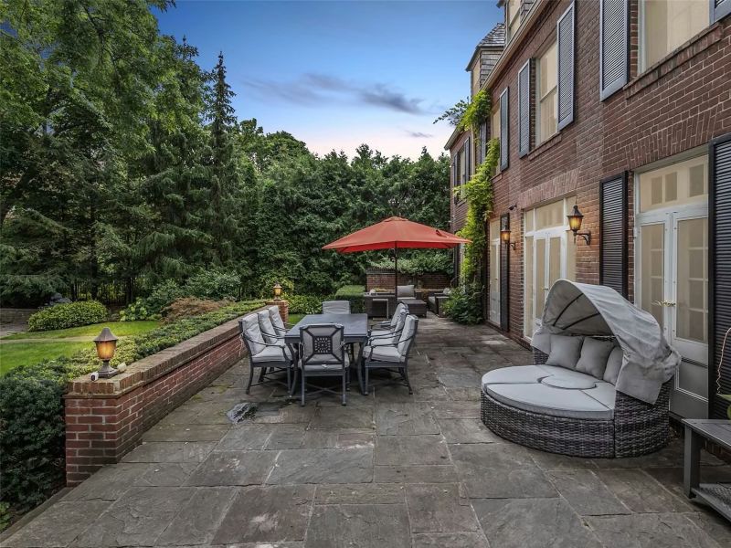 165 Teddington Park Avenue, Toronto, ON