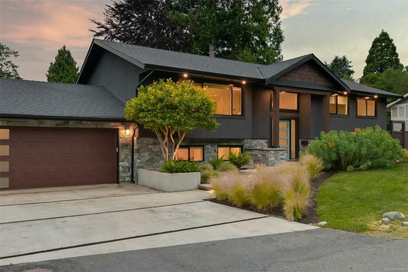 2091 Stonehewer Place, Victoria, BC