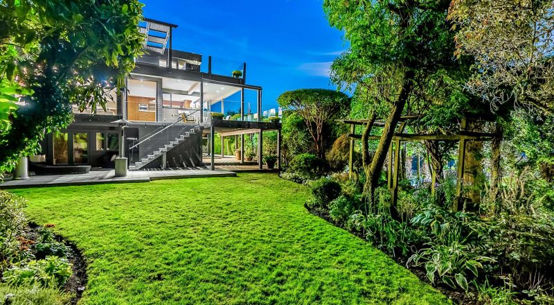 875 Aubeneau Crescent, West Vancouver, BC