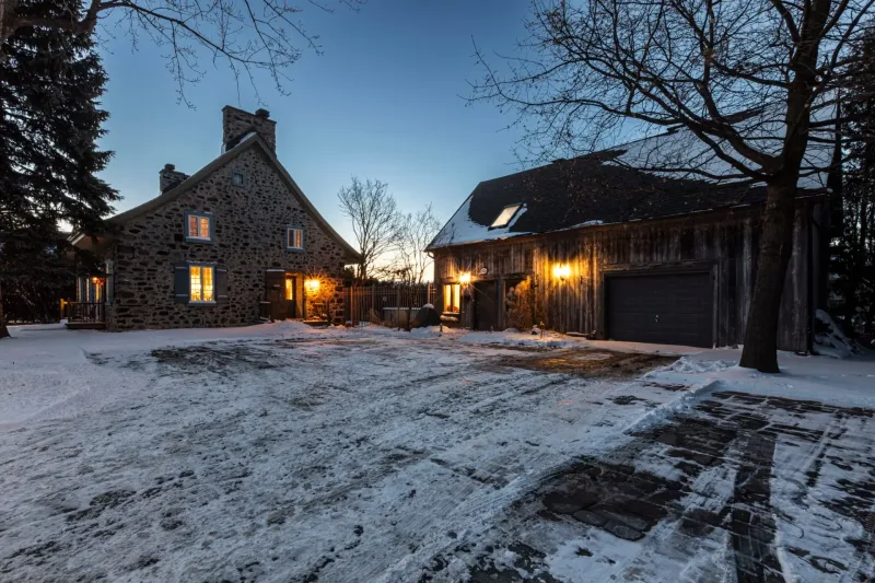 601-601a Boulevard de Mortagne, Boucherville, QC, Canada, Boucherville, QC