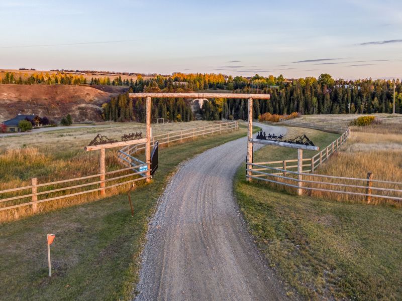 354146 104 Street East, Aldersyde, AB