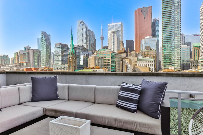 112 George Street #902, Toronto, ON
