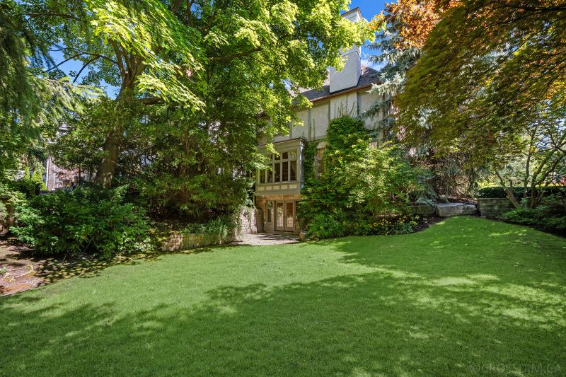 34 Dinnick Crescent, Toronto, ON