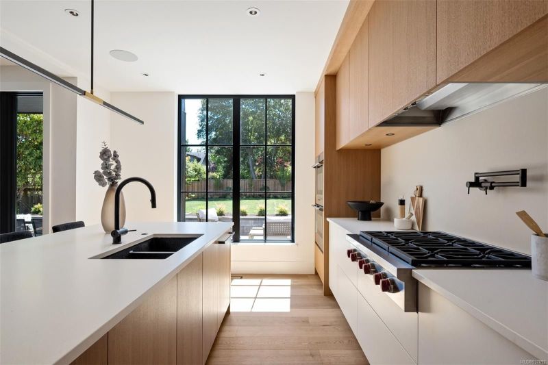 2651 Anscomb Place, Victoria, BC
