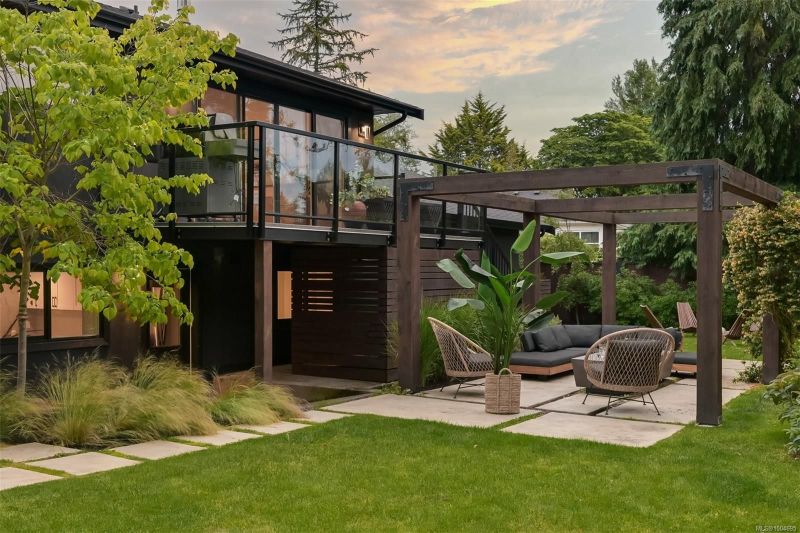 2091 Stonehewer Place, Victoria, BC