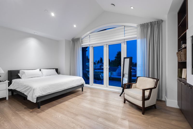 2130 Kings Avenue, West Vancouver, BC