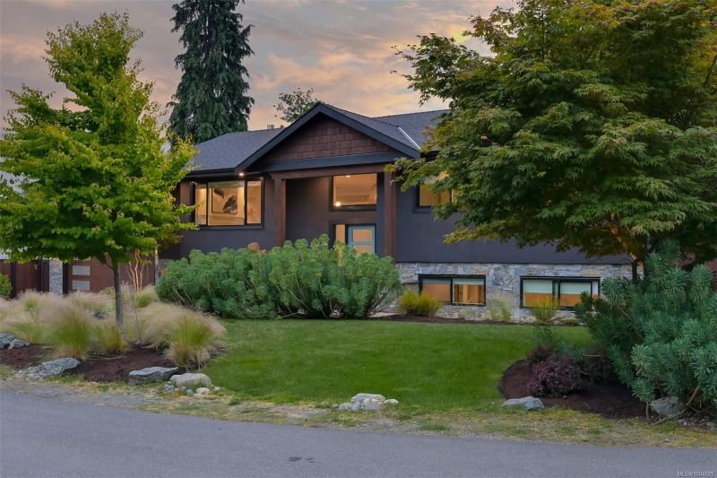 2091 Stonehewer Place, Victoria, BC