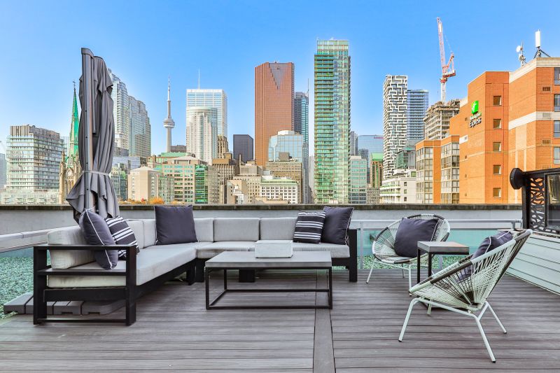 112 George Street #902, Toronto, ON