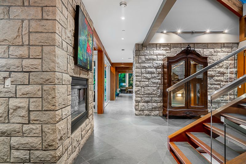 8035 Pasco Road, West Vancouver, BC