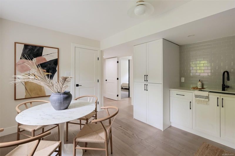 2091 Stonehewer Place, Victoria, BC
