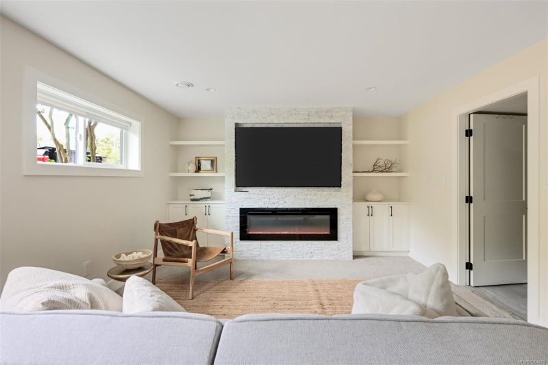 2091 Stonehewer Place, Victoria, BC