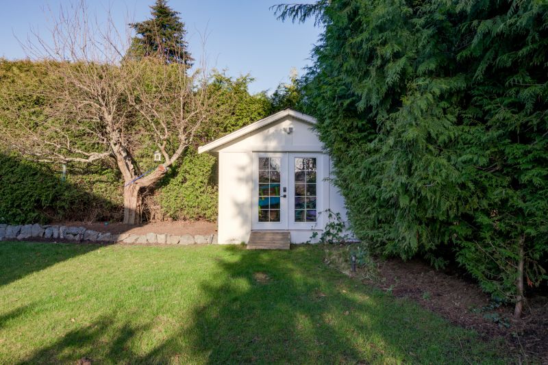 3880 Cadboro Bay Rd, Victoria, BC